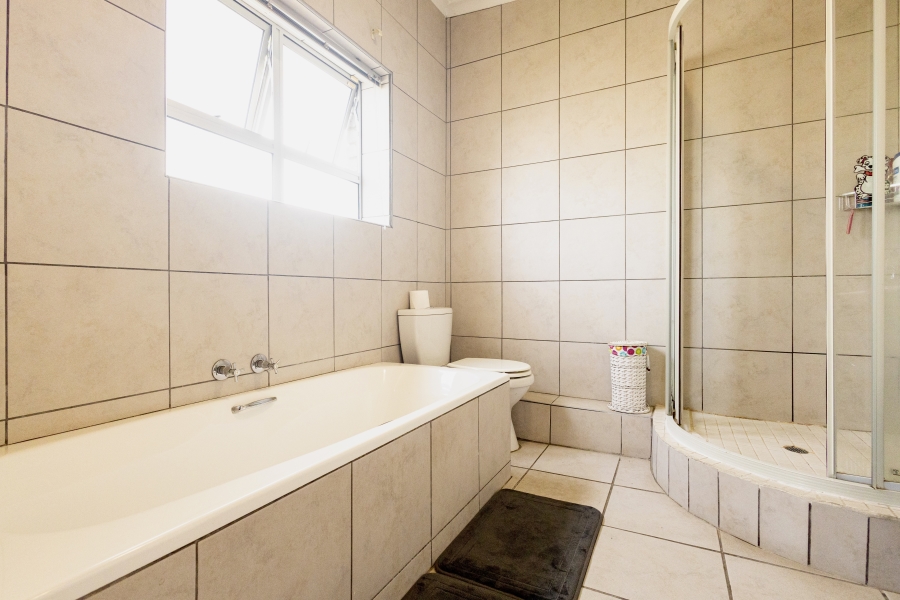 4 Bedroom Property for Sale in Sonstraal Heights Western Cape